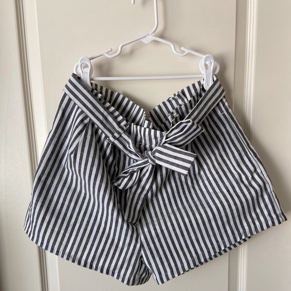 Shorts - Picture 2 of 3